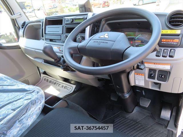 Mitsubishi CANTER 2023-04 205635-1
