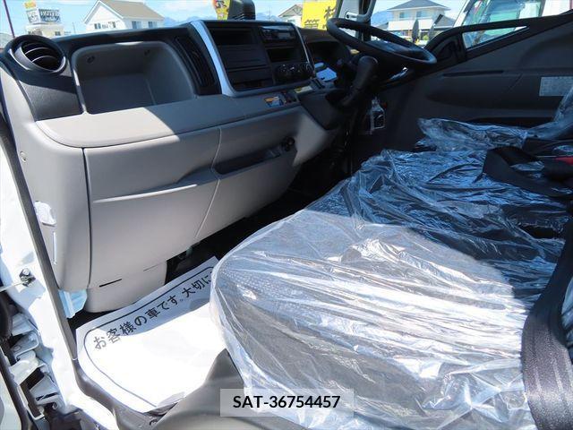 Mitsubishi CANTER 2023-04 205635-7