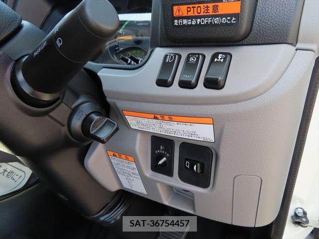 Mitsubishi CANTER 2023-04 205635-8