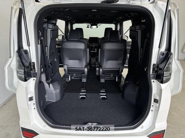 Toyota VOXY 2023-09 341830-10