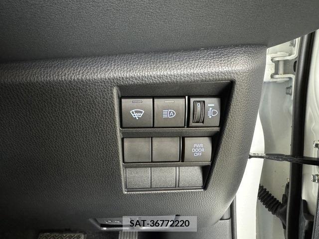 Toyota VOXY 2023-09 341830-13