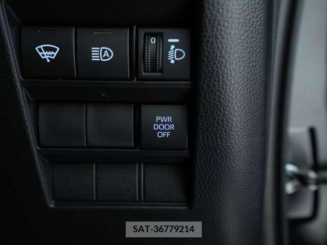 Toyota VOXY 2023-10 382852-18