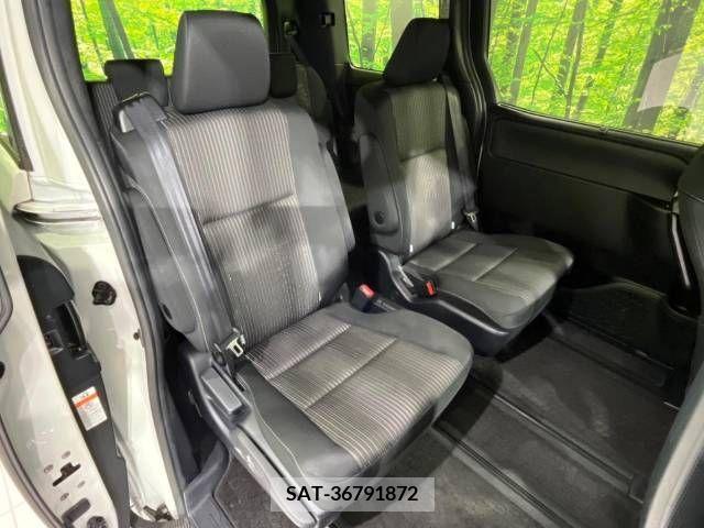 Toyota VOXY 2019-04 289239-9