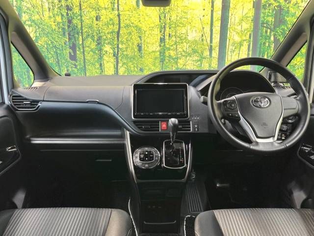 Toyota VOXY 2018-07 181142-1