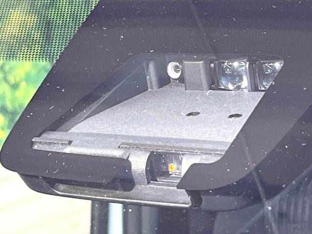 Toyota VOXY 2018-07 181142-4