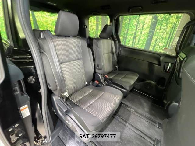 Toyota VOXY 2019-05 289251-9