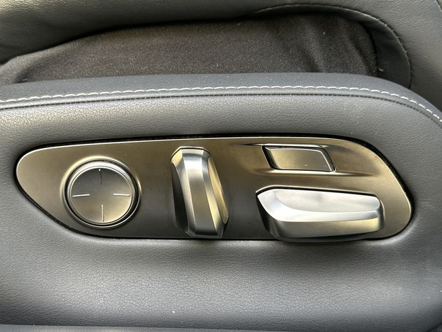 Lexus LS 2017-12 14909-14