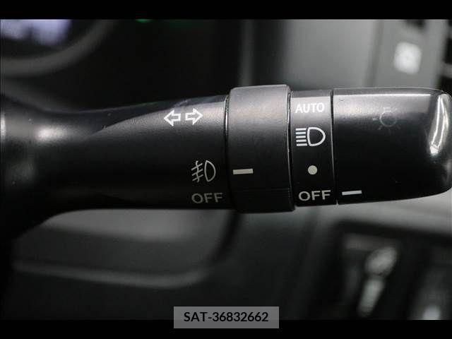 Lexus CT 2011-07 353932-16