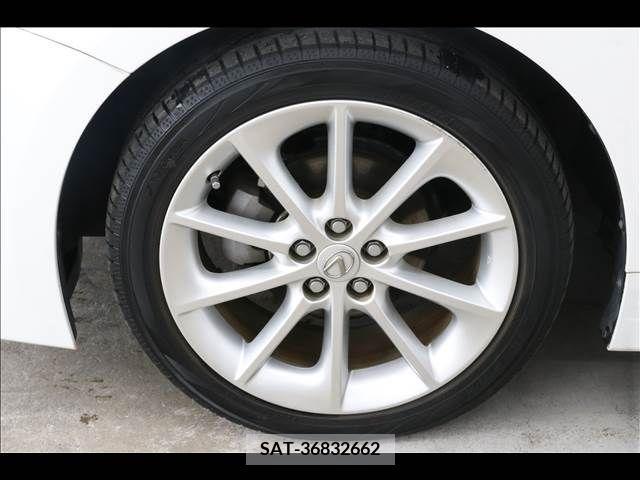 Lexus CT 2011-07 353932-13