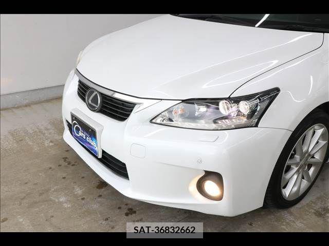 Lexus CT 2011-07 353932-12