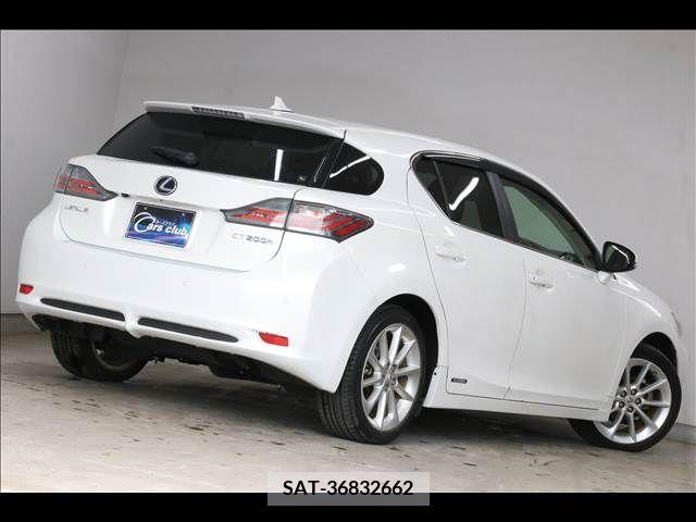 Lexus CT 2011-07 353932-11