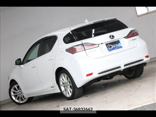 Lexus CT 2011-07 353932-10