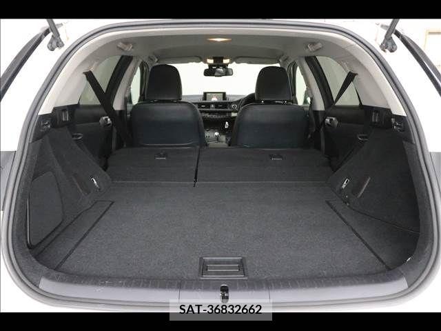 Lexus CT 2011-07 353932-19