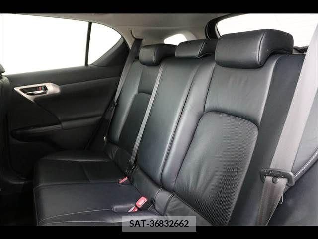 Lexus CT 2011-07 353932-18