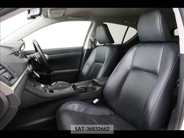 Lexus CT 2011-07 353932-17