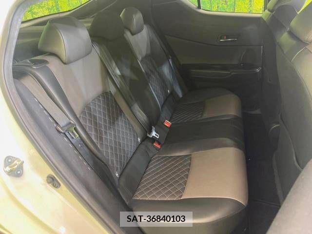 Toyota C-HR 2020-06 332290-4