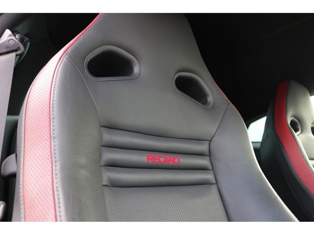 Nissan GT-R 2011-03 5532-17