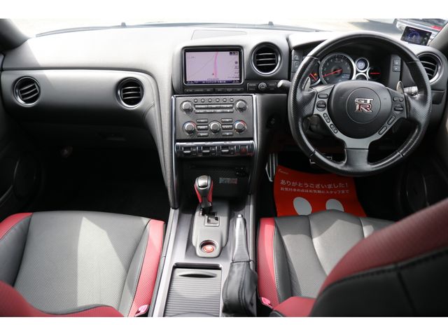 Nissan GT-R 2011-03 5532-1