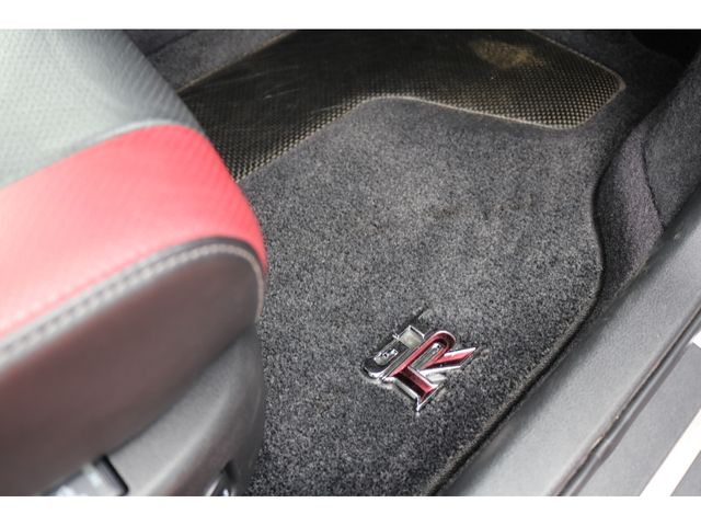 Nissan GT-R 2011-03 5532-23