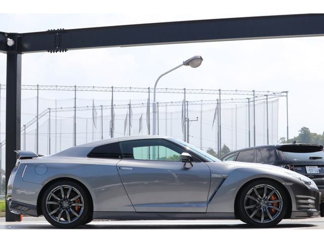 Nissan GT-R 2011-03 5532-9