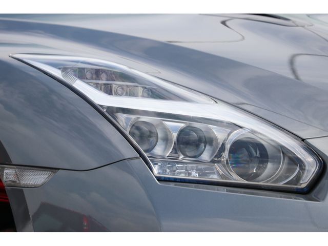 Nissan GT-R 2011-03 5532-11