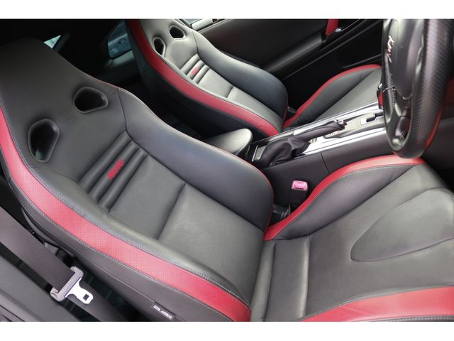Nissan GT-R 2011-03 5532-16