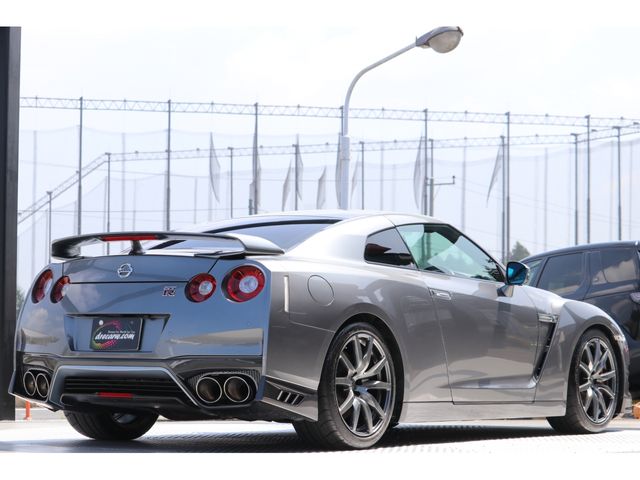 Nissan GT-R 2011-03 5532-8