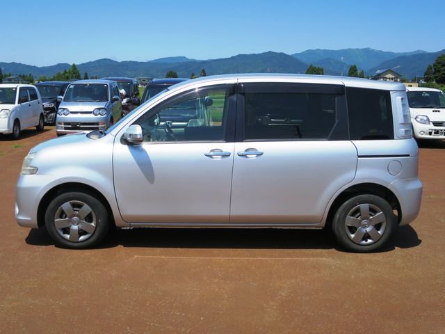 Toyota SIENTA 2011-12 4962-4