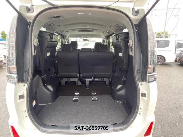Toyota VOXY 2015-08 379685-11