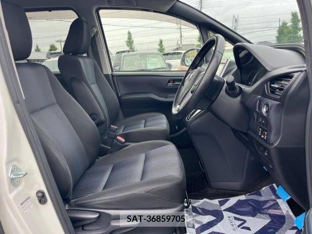 Toyota VOXY 2015-08 379685-8