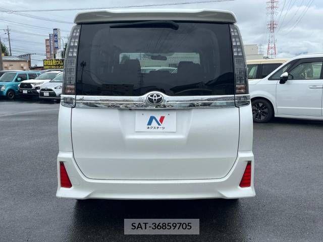 Toyota VOXY 2015-08 379685-16