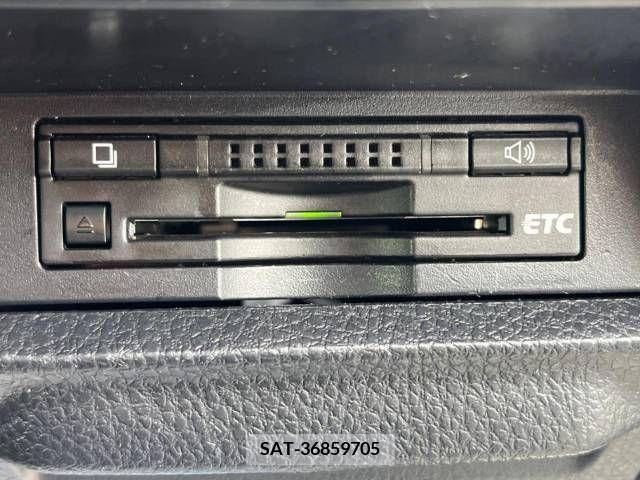 Toyota VOXY 2015-08 379685-6