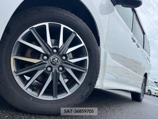 Toyota VOXY 2015-08 379685-14
