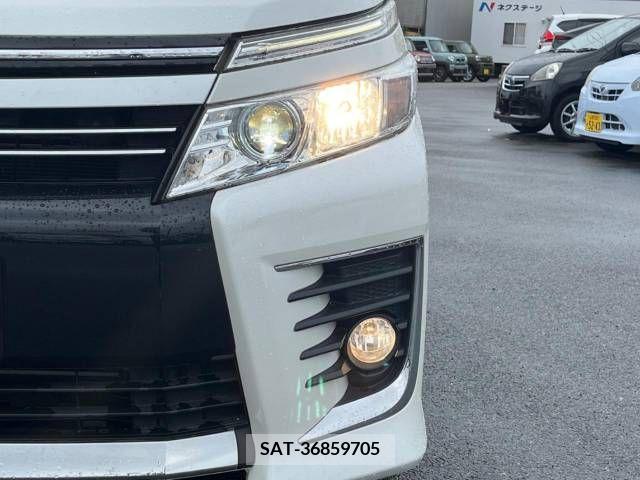 Toyota VOXY 2015-08 379685-13