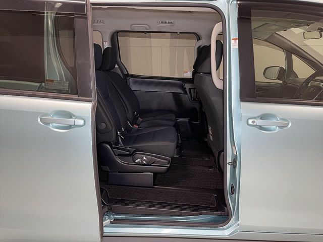 Toyota VOXY 2014-04 21417-5