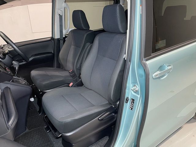 Toyota VOXY 2014-04 21417-6