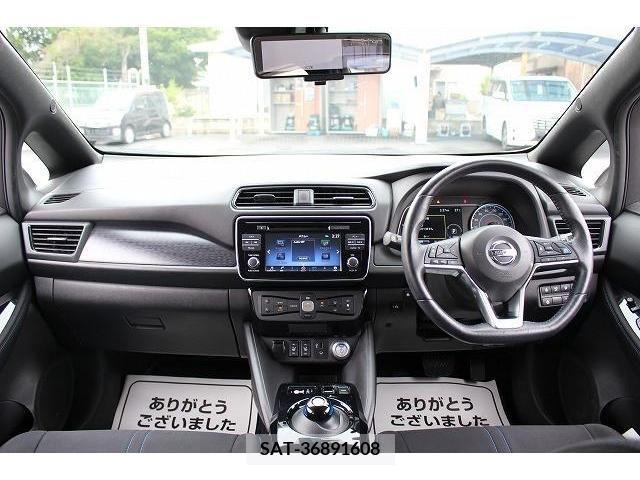 Nissan LEAF 2019-08 324803-10