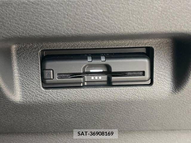 Nissan KICKS 2021-11 225528-7