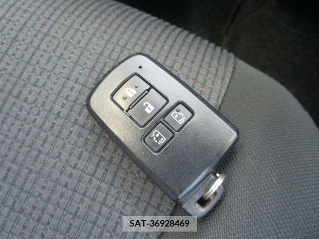 Toyota SIENTA 2018-11 329938-28