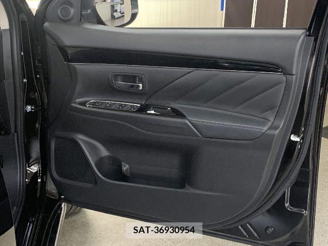 Mitsubishi OUTLANDER PHEV 2019-01 281164-17
