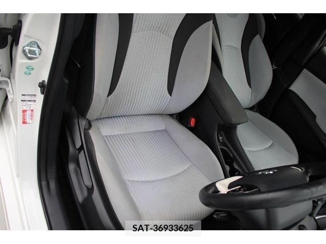 Toyota PRIUS 2016-01 282051-12