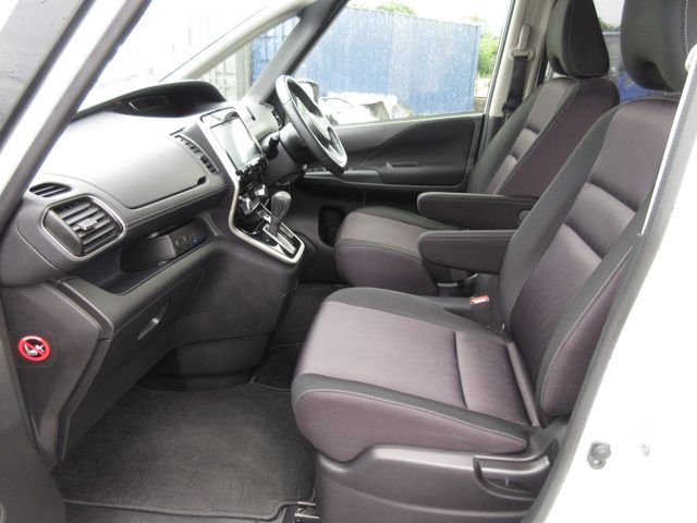Nissan SERENA 2017-05 15125-13