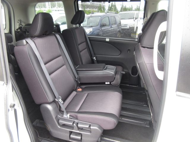 Nissan SERENA 2017-05 15125-18