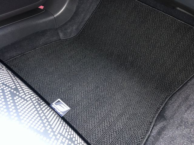 Lexus LS 2018-01 13704-14