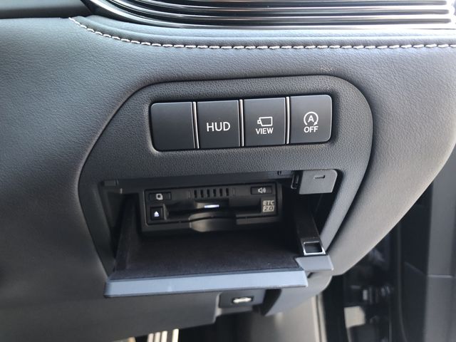 Lexus LS 2018-01 13704-6