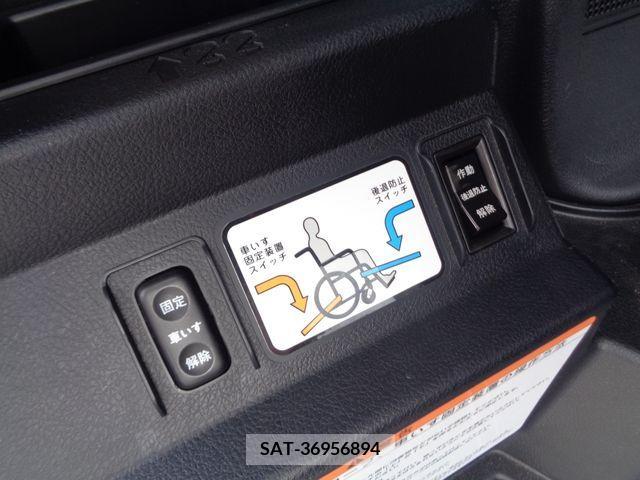 Toyota SIENTA 2016-11 384587-13
