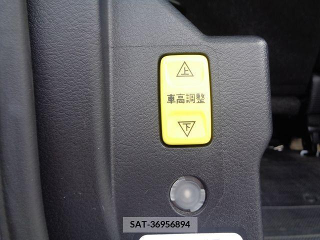 Toyota SIENTA 2016-11 384587-12