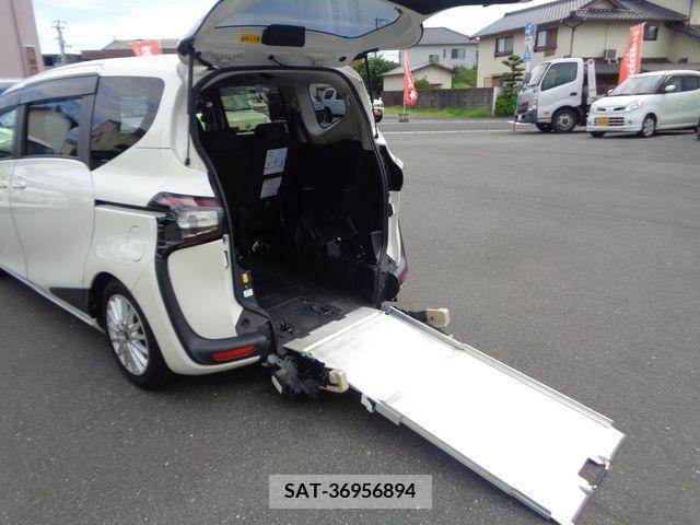 Toyota SIENTA 2016-11 384587-10