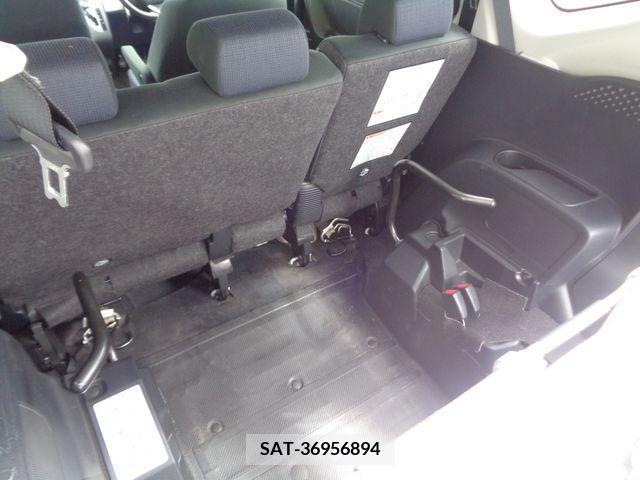 Toyota SIENTA 2016-11 384587-8