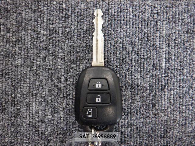 Toyota SIENTA 2019-01 217398-17